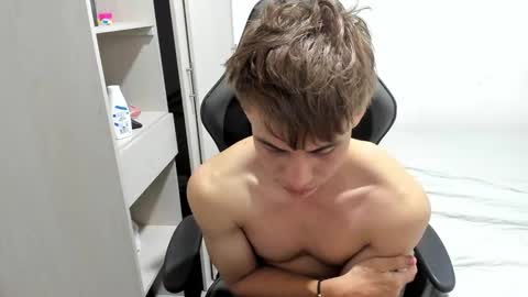 Snapshot of miguel_hz chatting on 26, 10, 2025 Miguel Hernandez online show from 26, 10, 2025