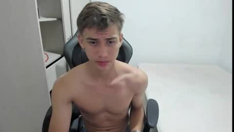 Snapshot of miguel_hz chatting on 15, 11, 2025 Miguel Hernandez online show from 15, 11, 2025