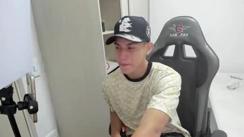 Snapshot of miguel_hz chatting on 16, 11, 2025 Miguel Hernandez online show from 16, 11, 2025