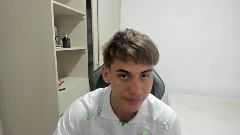 Snapshot of miguel_hz chatting on 21, 11, 2025 Miguel Hernandez online show from 21, 11, 2025