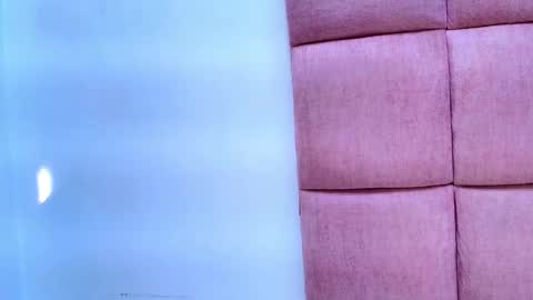 Mia  online show from 22, 9, 2025