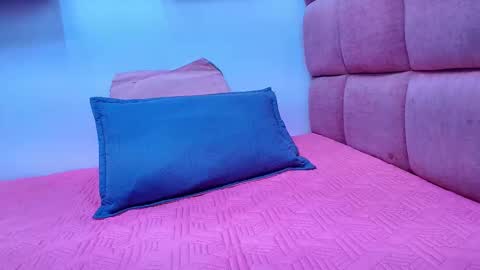 Mia  online show from 5, 10, 2025