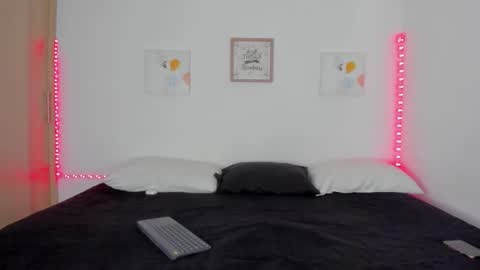 Snapshot of miia__jones chatting on 19, 12, 2025 Mia Jones online show from 19, 12, 2025
