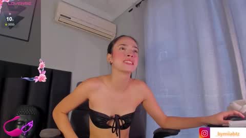 Snapshot of miia_bratz chatting on 18, 9, 2025 miia_bratz online show from 18, 9, 2025