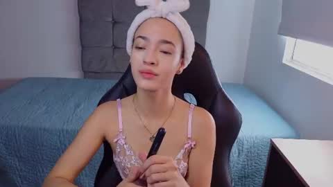 Snapshot of miia_bratz chatting on 23, 6, 2026 miia_bratz online show from 23, 6, 2026