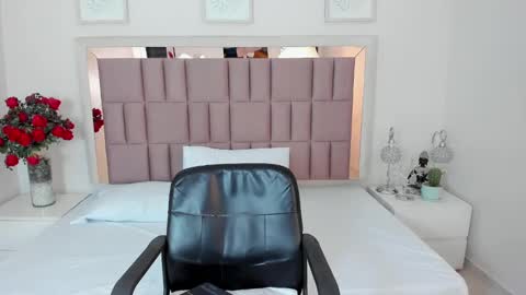 Mia  online show from 21, 1, 2025