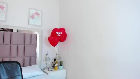 Mia  online show from 14, 2, 2025