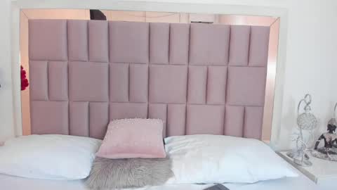 Mia  online show from 17, 2, 2025