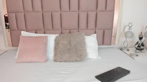 Mia  online show from 19, 2, 2025