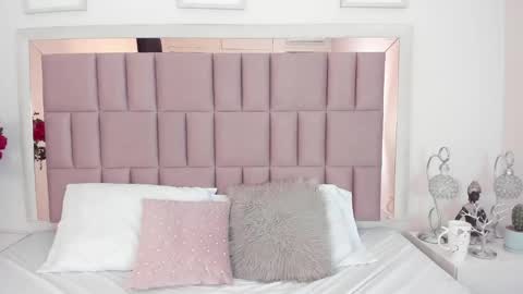 Mia  online show from 1, 3, 2025