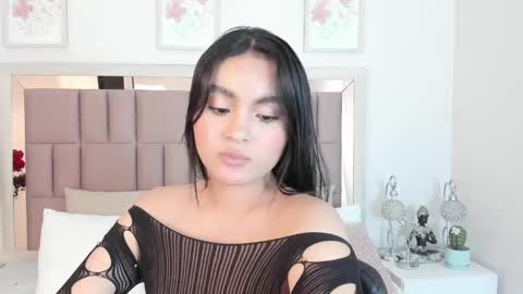 Mia  online show from 7, 3, 2025