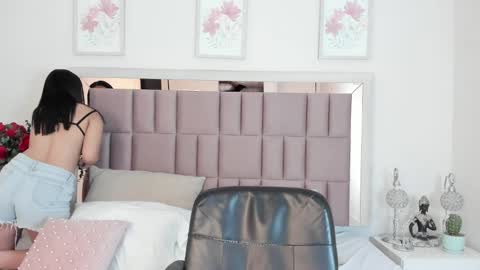 Mia  online show from 11, 3, 2025