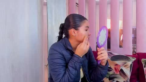 Mia  online show from 17, 9, 2025