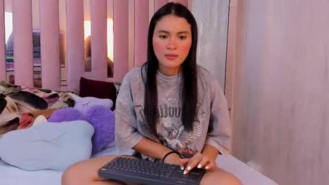 Mia  online show from 3, 11, 2025