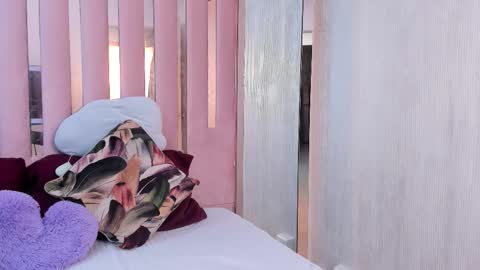 Mia  online show from 6, 11, 2025