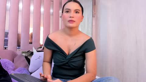 Mia  online show from 17, 11, 2025