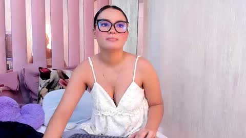 Mia  online show from 22, 11, 2025