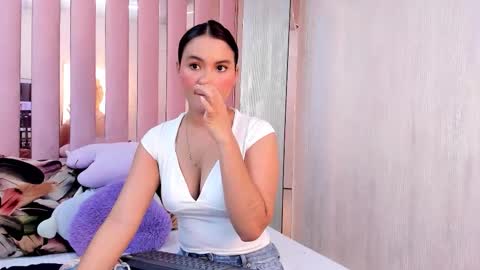 Mia  online show from 24, 11, 2025