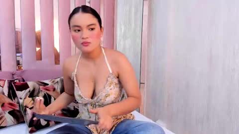 Mia  online show from 25, 11, 2025