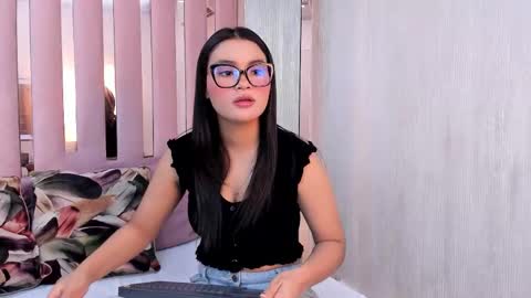 Mia  online show from 29, 11, 2025