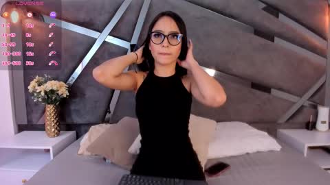 Snapshot of miia_reeves_ chatting on 2, 10, 2025 Mia online show from 2, 10, 2025