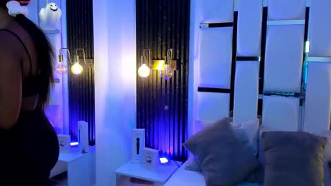 Miia Schwarz  online show from 28, 10, 2025