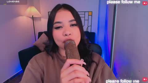 Snapshot of miiaa7_ chatting on 20, 4, 2026 Ma is my name I invite you to check out my wish list for my birthday online show from 20, 4, 2026