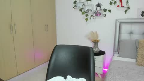 miiaa_k online show from 19, 6, 2026