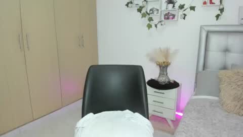 miiaa_k online show from 1, 7, 2026