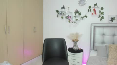miiaa_k online show from 9, 7, 2026