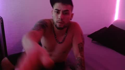 Snapshot of miialiiam0 chatting on 3, 1, 2025 Mia and Liam online show from 3, 1, 2025