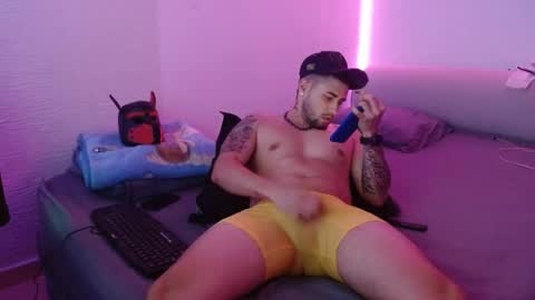 Snapshot of miialiiam0 chatting on 6, 1, 2025 Mia and Liam online show from 6, 1, 2025