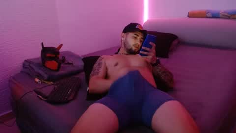 Snapshot of miialiiam0 chatting on 8, 1, 2025 Mia and Liam online show from 8, 1, 2025