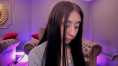 miilu  online show from 19, 12, 2024