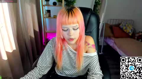 Snapshot of mika_vatashi chatting on 7, 5, 2026 Mika online show from 7, 5, 2026