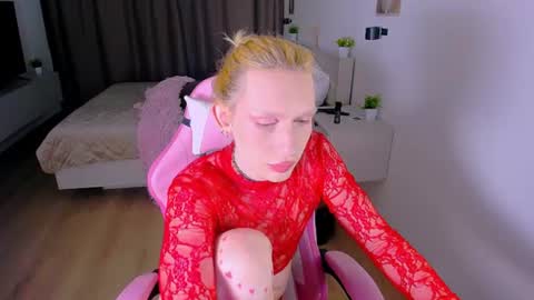 Snapshot of mikaella_nicole chatting on 6, 7, 2026 mikaella_nicole online show from 6, 7, 2026