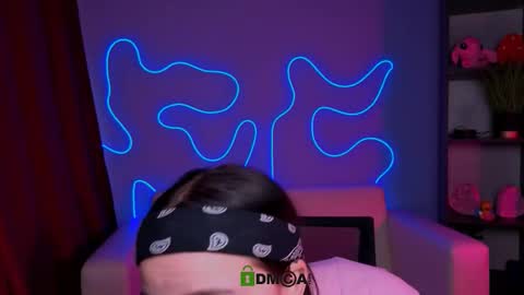 Snapshot of mikameovv chatting on 21, 11, 2025 Mika online show from 21, 11, 2025