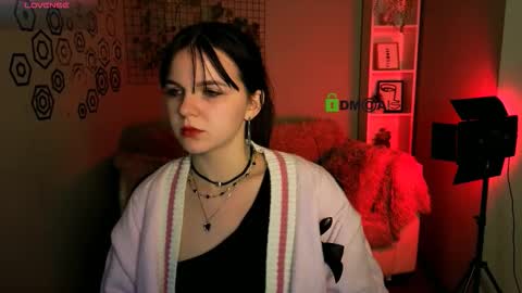 Snapshot of mikameovv chatting on 23, 11, 2025 Mika online show from 23, 11, 2025