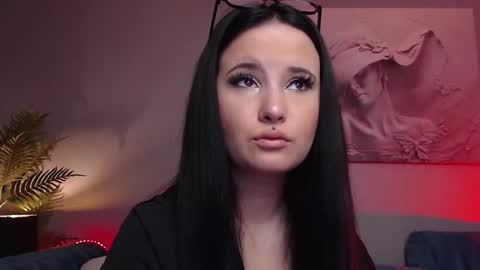 Snapshot of mikavia chatting on 16, 9, 2025 Mika online show from 16, 9, 2025