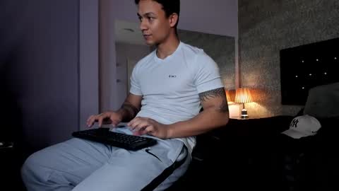 Snapshot of mike2_wills chatting on 6, 12, 2024 Mike2 wills online show from 6, 12, 2024