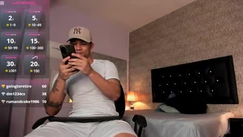 Snapshot of mike2_wills chatting on 31, 12, 2024 Mike2 wills online show from 31, 12, 2024