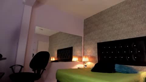 Snapshot of mike2_wills chatting on 8, 1, 2025 Mike2 wills online show from 8, 1, 2025