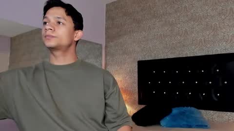 Snapshot of mike2_wills chatting on 11, 1, 2025 Mike2 wills online show from 11, 1, 2025