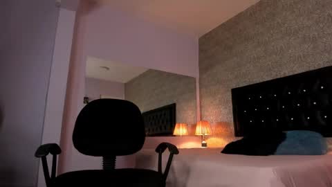 Snapshot of mike2_wills chatting on 5, 2, 2025 Mike2 wills online show from 5, 2, 2025