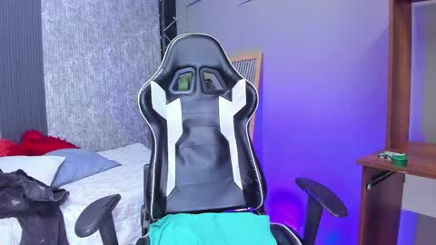 Mike 0233 online show from 6, 3, 2025