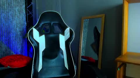 Mike 0233 online show from 11, 3, 2025