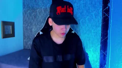 Mike 0233 online show from 14, 12, 2025