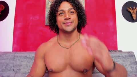 Snapshot of mike_estevess chatting on 19, 12, 2024 online show from 19, 12, 2024