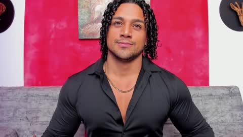 Snapshot of mike_estevess chatting on 23, 12, 2024 online show from 23, 12, 2024