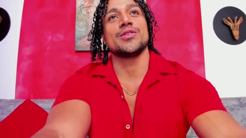 Snapshot of mike_estevess chatting on 28, 12, 2024 online show from 28, 12, 2024